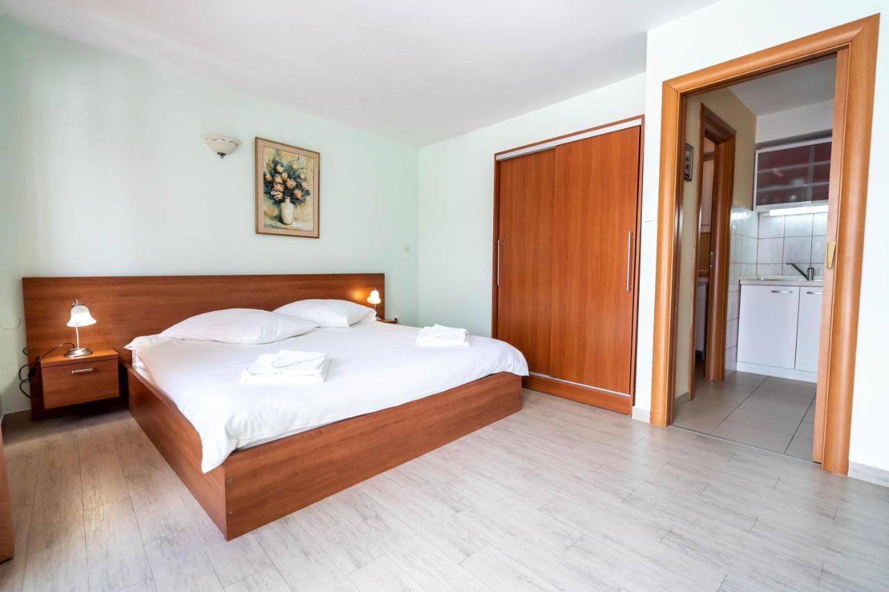 Pansion Epetium Hotel Stobrec Exterior photo