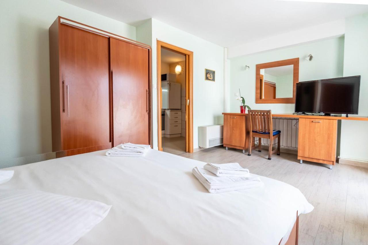 Pansion Epetium Hotel Stobrec Exterior photo