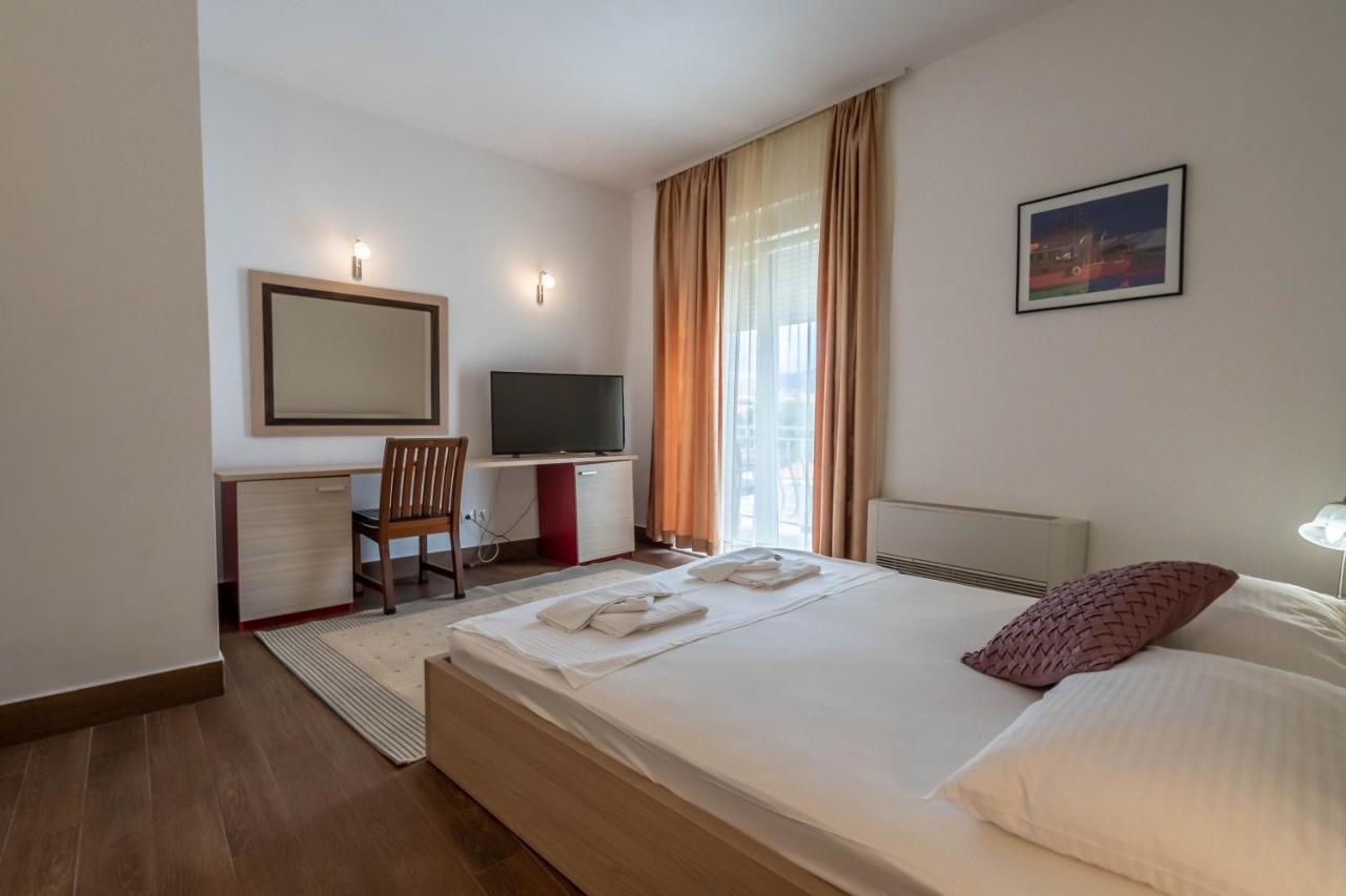 Pansion Epetium Hotel Stobrec Exterior photo